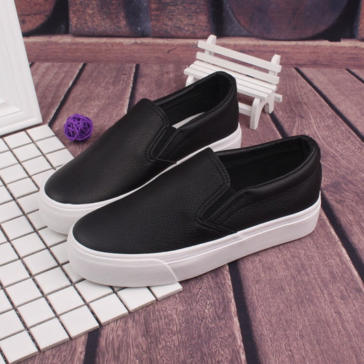 Mocasín de Cuero para Mujer con Diseño Asimétrico - Image 8