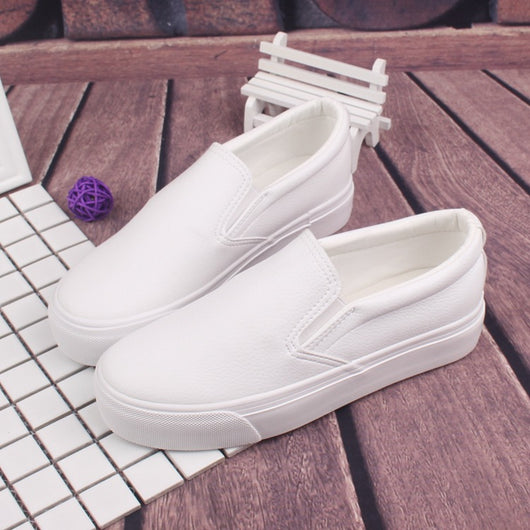 Mocasín de Cuero para Mujer con Diseño Asimétrico - Image 2
