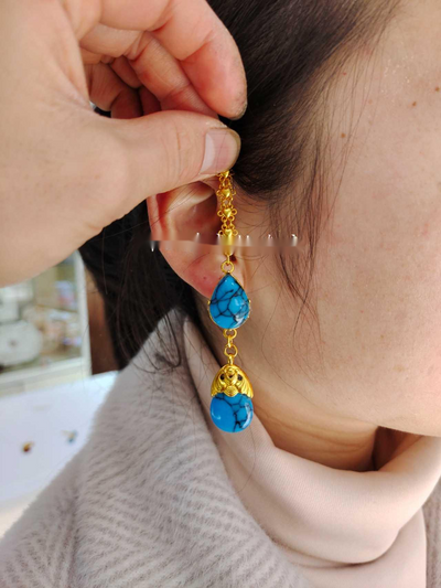Aretes de Cadena con Bolitas Chapadas en Oro - Resistentes al Deslustre - Image 6