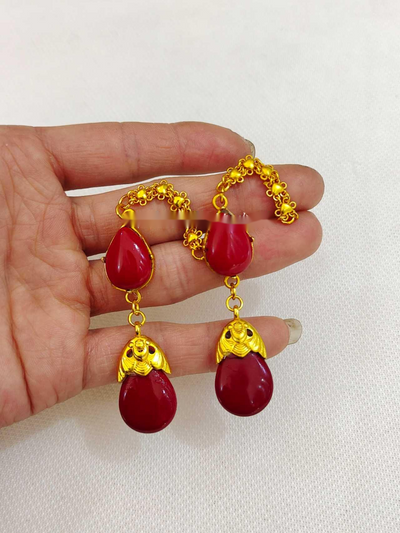 Aretes de Cadena con Bolitas Chapadas en Oro - Resistentes al Deslustre - Image 3