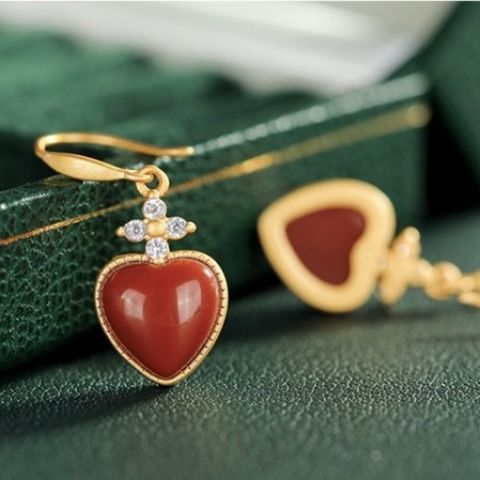 Aretes de Ágata Roja en Forma de Corazón - Joyería del Amor - Image 3