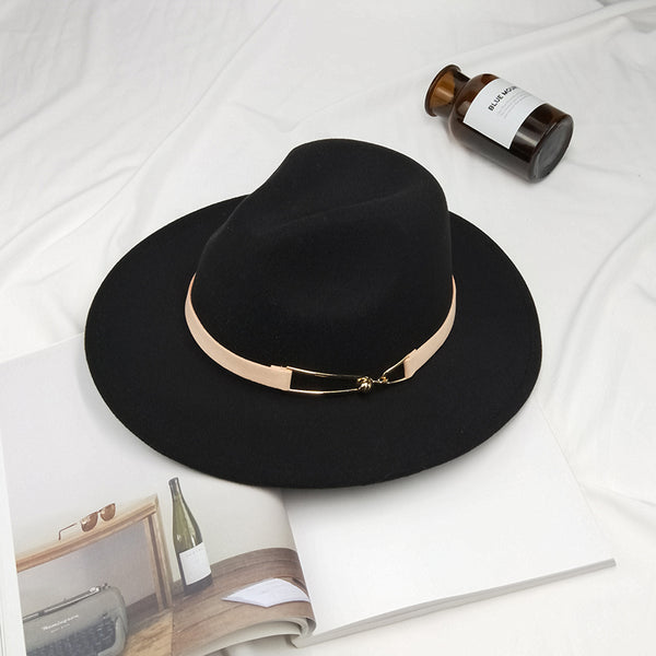 Gorro de Lana con Visera Plana y Hebilla Metálica