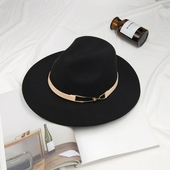 Gorro de Lana con Visera Plana y Hebilla Metálica