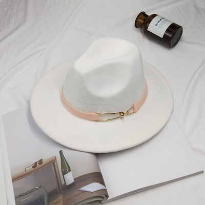 Gorro de Lana con Visera Plana y Hebilla Metálica
