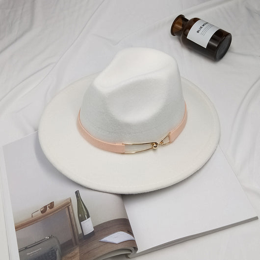 Gorro de Lana con Visera Plana y Hebilla Metálica