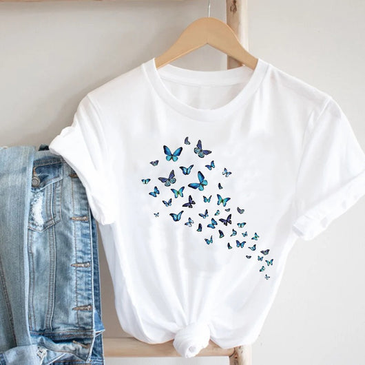 Playera Femenina Manga Corta con Estampado de Mariposas - Image 5