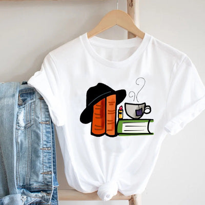 Playera Femenina Manga Corta con Estampado de Mariposas - Image 8