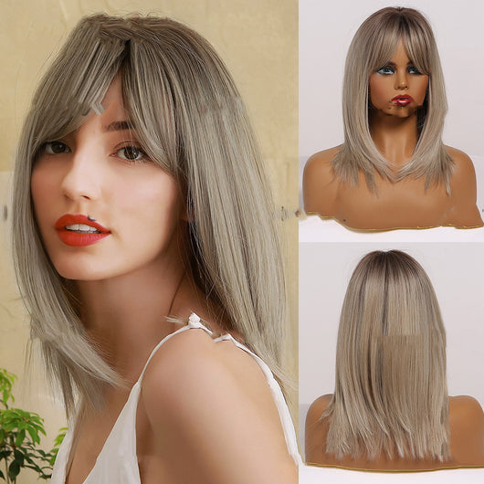 Peluca Degradé Gris Dorado con Flequillo Ocho Caracteres - Cabello Liso Medio Premium