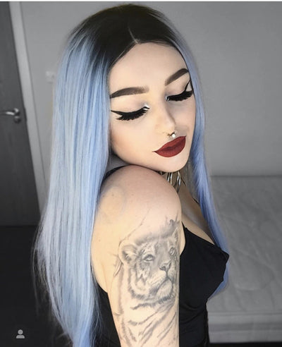 Peluca Larga Degradada Negra a Azul Cielo - Cabello Sintético Liso con Raya al Centro - Image 5