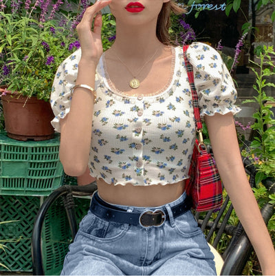 Blusa Crop con Encaje Floral y Mangas Puff Laterales - Image 3