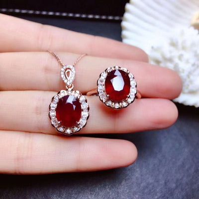 Conjunto Colgante de Anillo Rubí con Cristales - Image 9