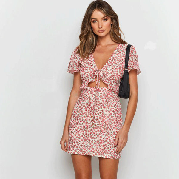 Vestido Corto Floral de Cintura Alta y Manga Corta