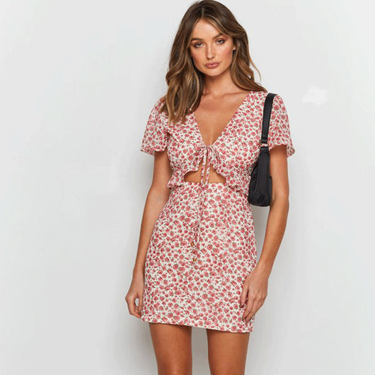 Vestido Corto Floral de Cintura Alta y Manga Corta