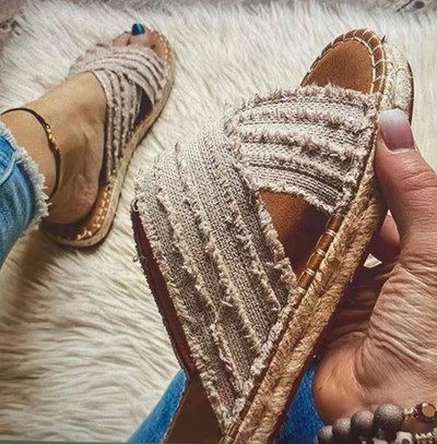 Sandalias Planas con Borlas Talla Grande para Mujer - Cómodas y Elegantes - Image 3