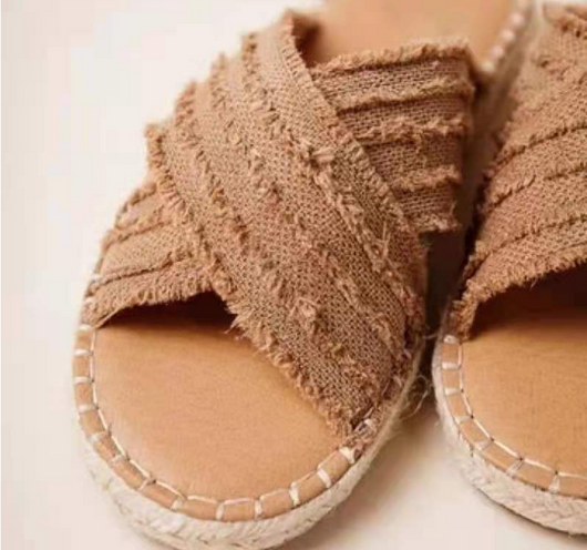Sandalias Planas con Borlas Talla Grande para Mujer - Cómodas y Elegantes - Image 4