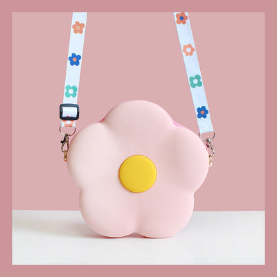 Bolsa Bandolera Pequeña para Niña con Cadena y Corazón Floral - Image 4