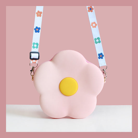 Bolsa Bandolera Pequeña para Niña con Cadena y Corazón Floral - Image 4