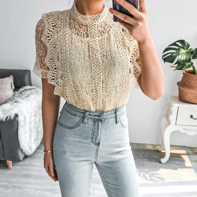 Blusa Casual de Encaje Calado Manga Corta - Image 7