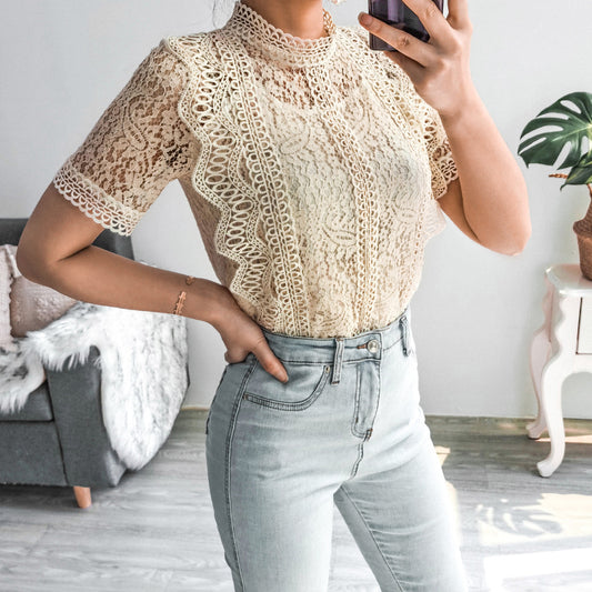 Blusa Casual de Encaje Calado Manga Corta