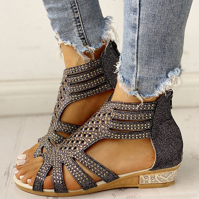 Sandalias Romanas Planas con Strass y Recortes - Image 8