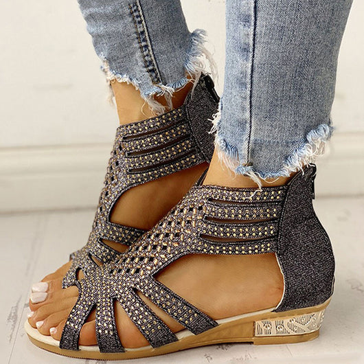 Sandalias Romanas Planas con Strass y Recortes - Image 8