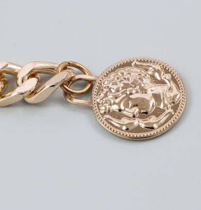 Suéter Elegante con Cadena Decorativa de Metal - Image 3