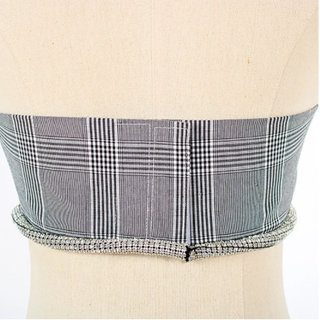 Conjunto Elegante: Top Halter con Tira Umbilical y Pantalón Ancho de Cintura Alta con Detalles de Diamantes - Image 5