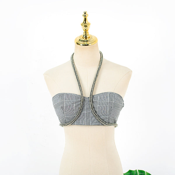 Conjunto Elegante: Top Halter con Tira Umbilical y Pantalón Ancho de Cintura Alta con Detalles de Diamantes