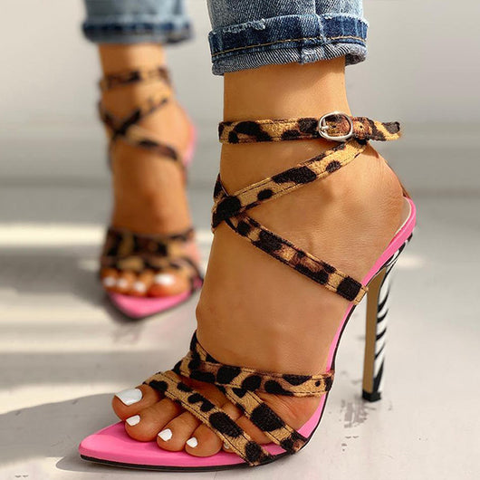 Sandalias Stiletto Puntiagudas con Tiras - Talles Grandes Moda - Image 8