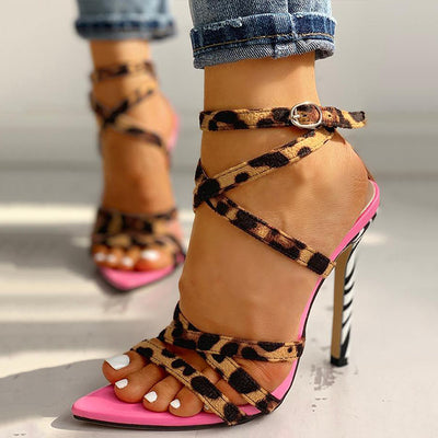 Sandalias Stiletto Puntiagudas con Tiras - Talles Grandes Moda - Image 4