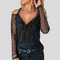 Blusa con Escote V y Detalles de Encaje Calado