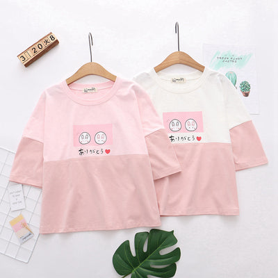 Blusa Estilo Universitario con Dos Conejitos Kawaii - Cuello Redondo Manga Corta