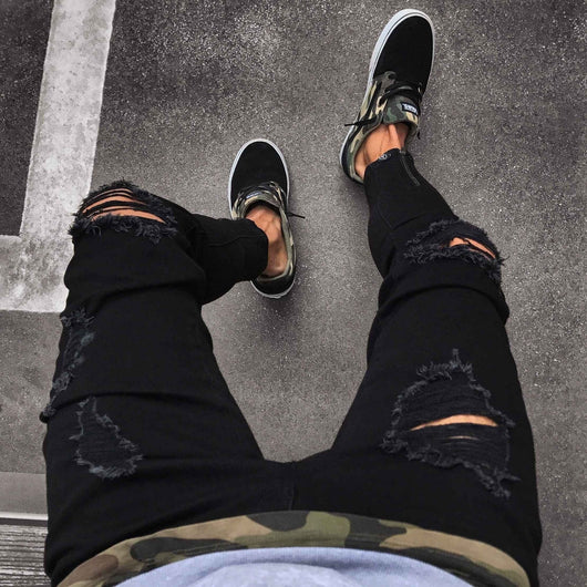 Jeans Negros Rotos para Hombre con Detalles Vintage - Image 9