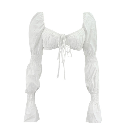 Top Corto Elegante con Mangas Trompeta y Detalle de Encaje