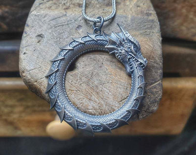 Collar Colgante Ouroboros Dragón Metálico para Hombre