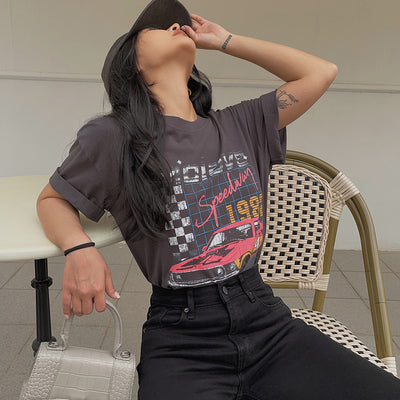 Camiseta Retro de Carreras y Calle Estilo Vintage Cool Girl - Image 3