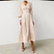 Vestido Elegante Satinado con Cuello V y Mangas Farol