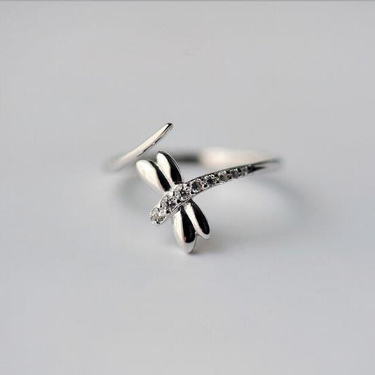 Anillo de Plata Libélula con Diamante - Diseño Delicado para Mujer