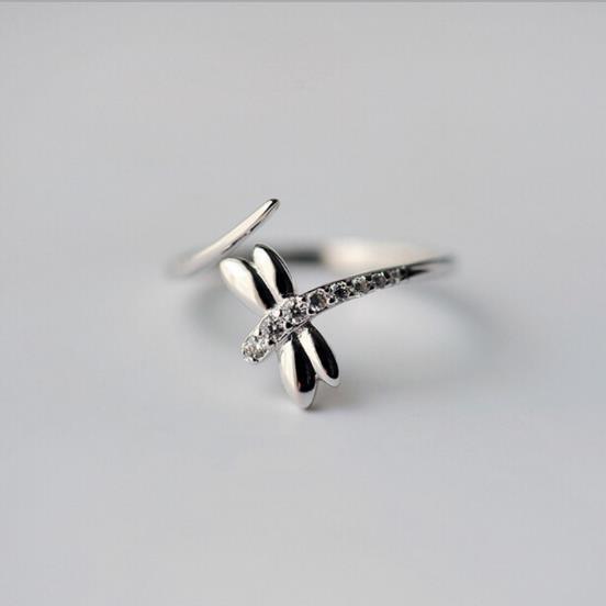 Anillo de Plata Libélula con Diamante - Diseño Delicado para Mujer