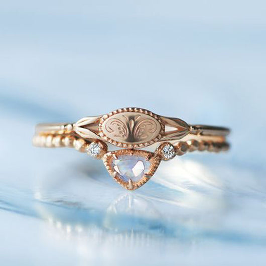 Anillo de Piedra Lunar Azul Natural para Mujer