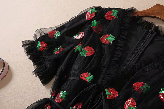 Vestido Infantil con Mangas Abullonadas, Volantes y Bordado de Fresas - Image 4