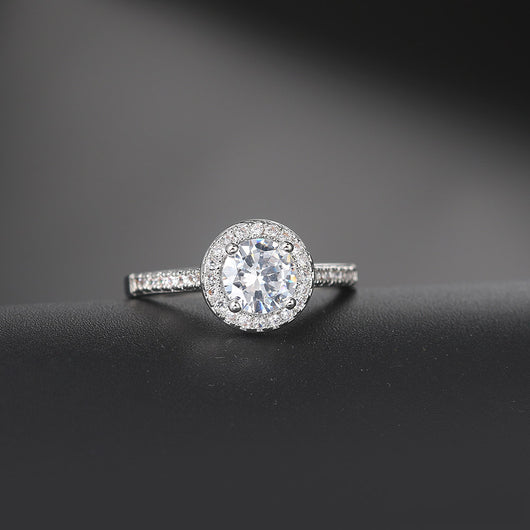 Anillo de Oro Blanco con Circonia Cúbica AAA y Diamantes Incrustados