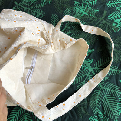 Bolso de Lona para Mujer con Diseño Floral en Relieve - Image 3
