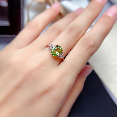 Anillo de Peridoto con Cristales Radiantes y Fuego Intenso - Image 7