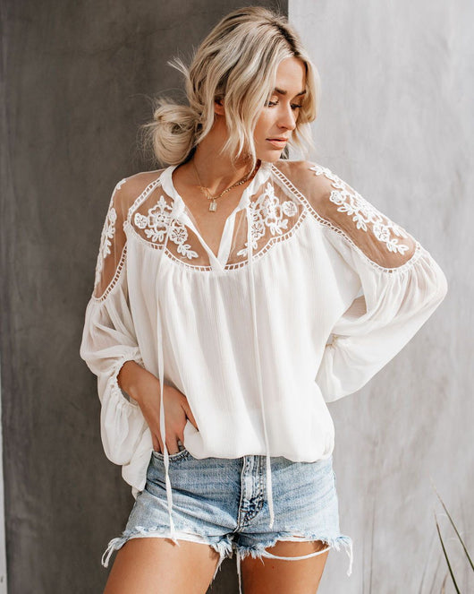 Blusa de Encaje Transparente con Escote en V - Image 3