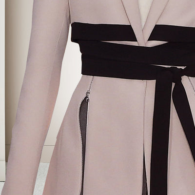 Conjunto de Falda Elegante con Corpiño de Encaje y Cordones - Image 10