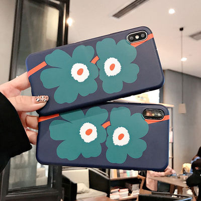 Funda de Silicona para iPhone con Diseño Artístico Femenino - Image 3