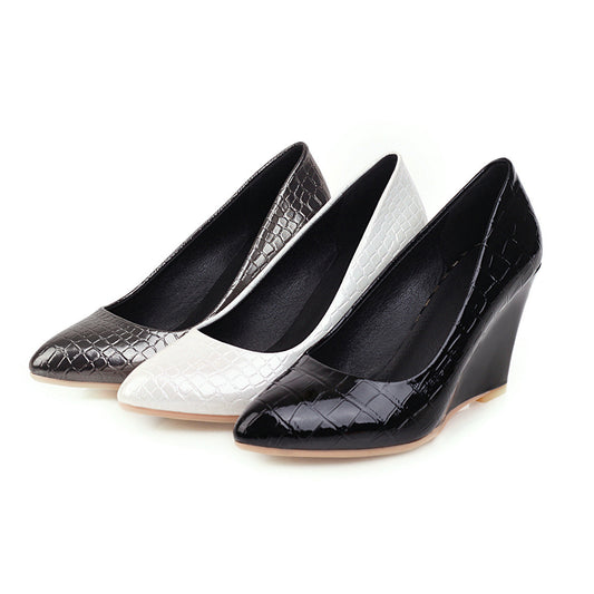 Zapatos de Punta Fina con Patrón de Escamas - Diseño Elegante y Sofisticado