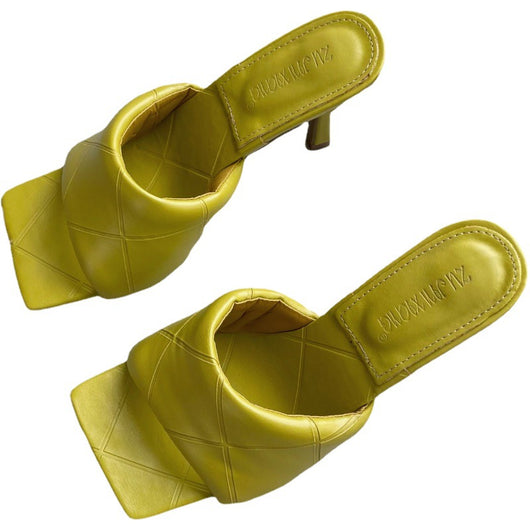 Sandalias y Pantuflas de Cuero Suave con Tacón Stiletto y Detalles de Diamantes - Image 4