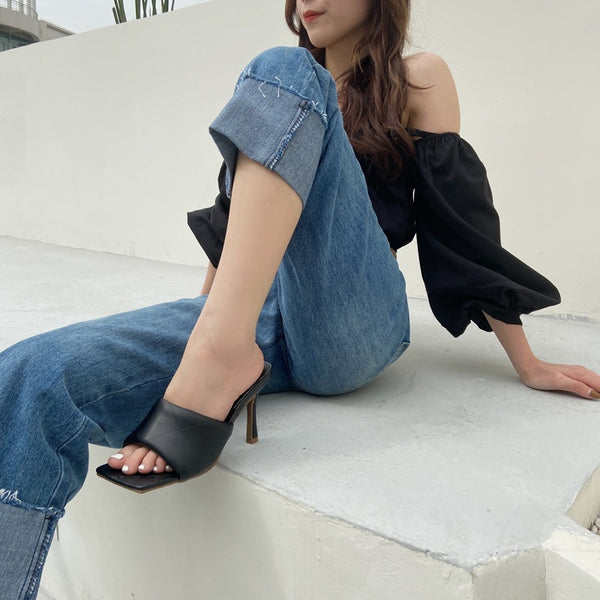 Sandalias y Pantuflas de Cuero Suave con Tacón Stiletto y Detalles de Diamantes